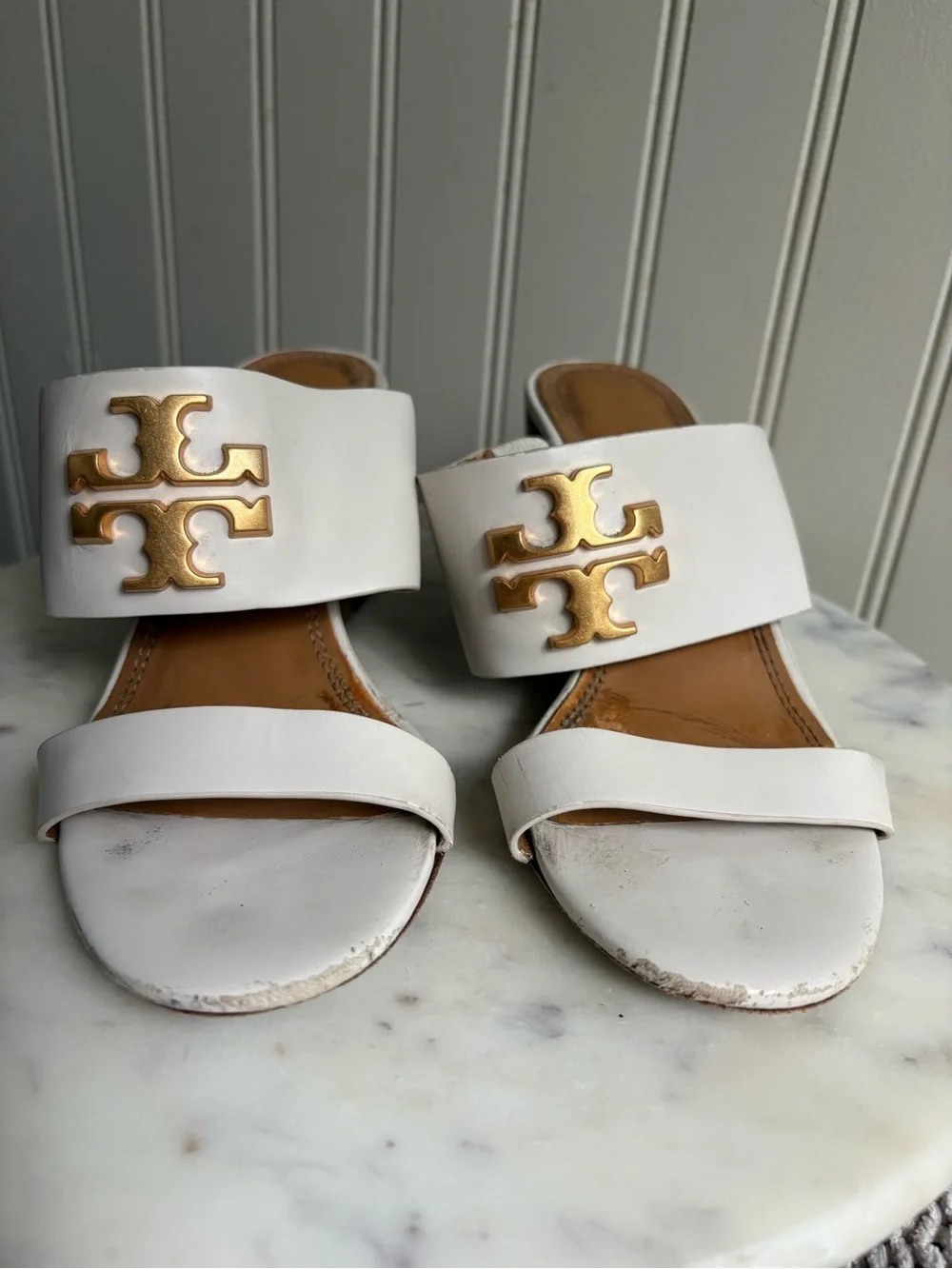 Tory Burch Everly Leather Wedges Heels Women’s 5 White & Gold Formal Wedding EUC
